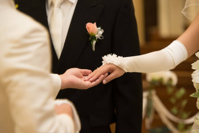 結婚式のリングリレーとはどんな演出？魅力を詳しく解説 | Otokucon